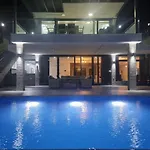 Villa Paradise *