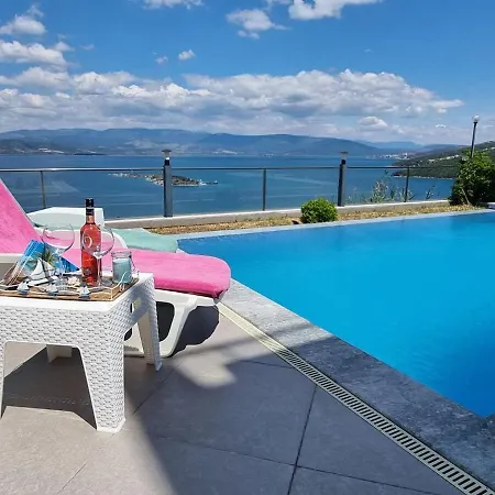 Paradise Bodrum, 14 Personnes, Vue Mer, Piscine, Privee, Sauna, A Vapeur, Ascenseur فيلة Milas