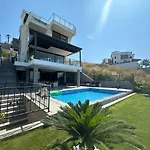 Paradise Bodrum, 14 Personnes, Vue Mer, Piscine, Privee, Sauna, A Vapeur, Ascenseur וילה Milas