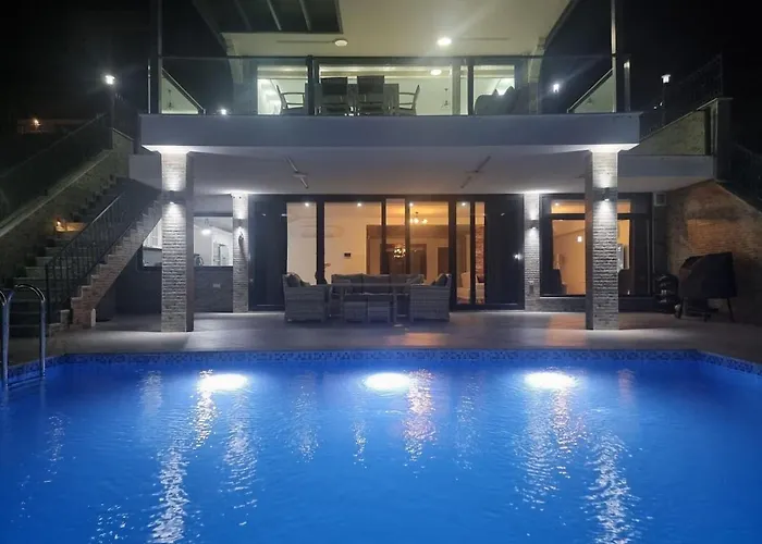 Вилла Paradise Bodrum, 14 Personnes, Vue Mer, Piscine, Privee, Sauna, A Vapeur, Ascenseur *