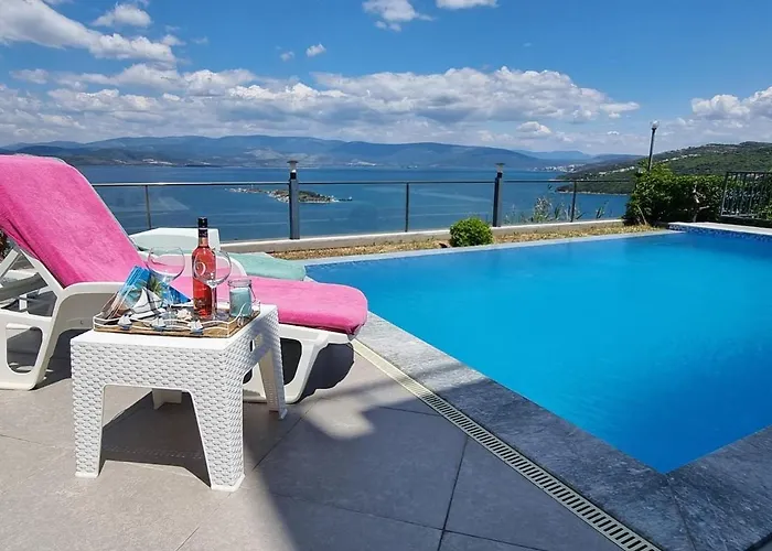 Paradise Bodrum, 14 Personnes, Vue Mer, Piscine, Privee, Sauna, A Vapeur, Ascenseur Вилла Миляс